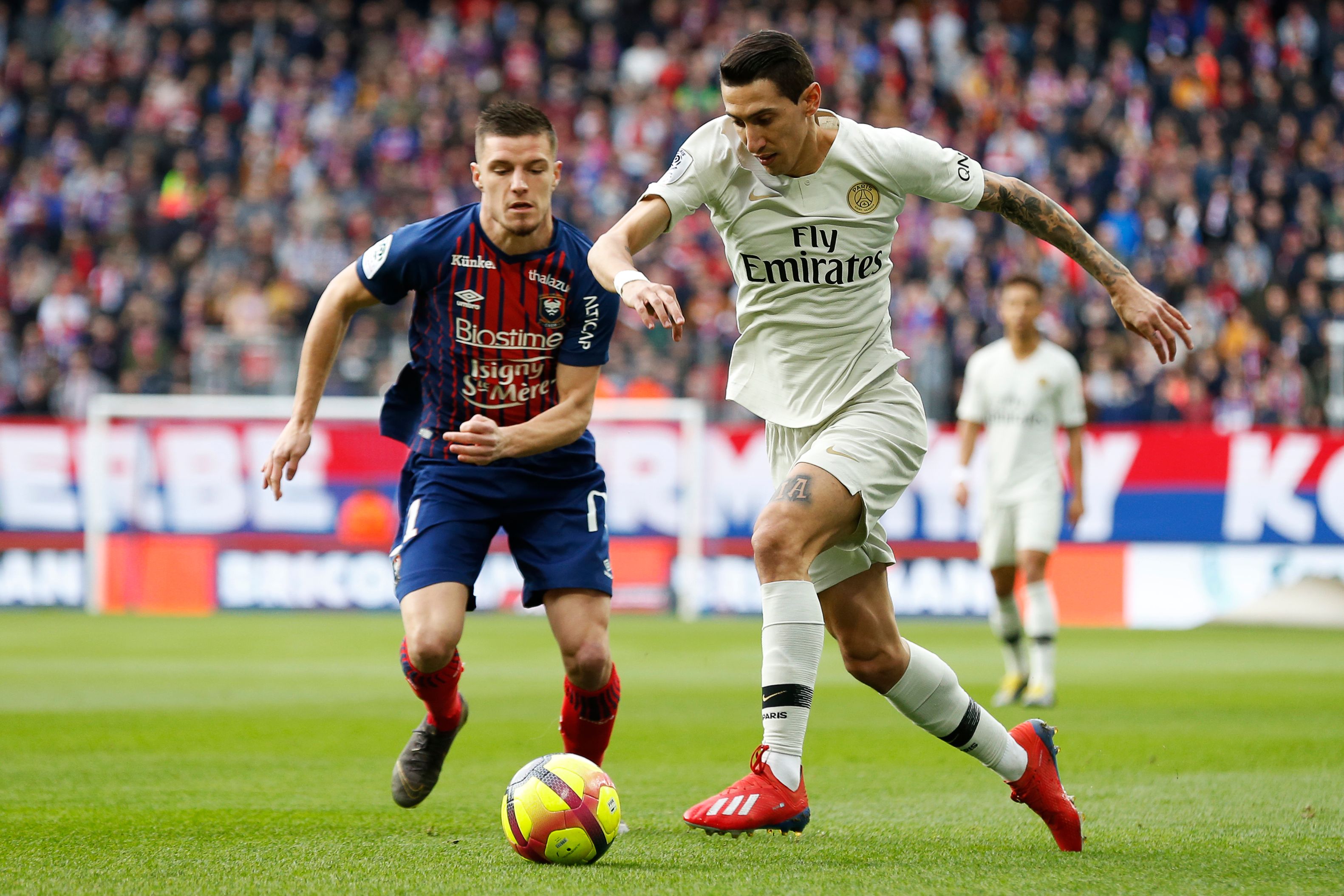 卡拉格：维拉要想夺冠，罗杰斯得拿出英超赛季最佳球员的表现（卡拉格：若维拉要冲冠，罗杰斯必须踢出英超赛季MVP级表现）