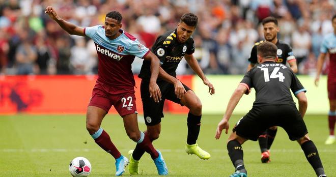 英超第18轮裁判选派：安东尼·泰勒吹罚曼联vs纽卡焦点战（英超第18轮裁判安排：安东尼·泰勒执法曼联对阵纽卡的焦点之战）