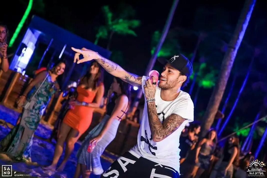 努诺-门德斯：我现在感觉状态不错，下场欧冠会全力争取胜利（努诺-门德斯：状态良好，欧冠下一战全力争胜）