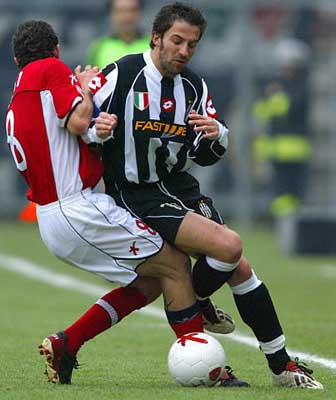 邮报：梅努希望冬窗离开曼联，有12家俱乐部对他感兴趣