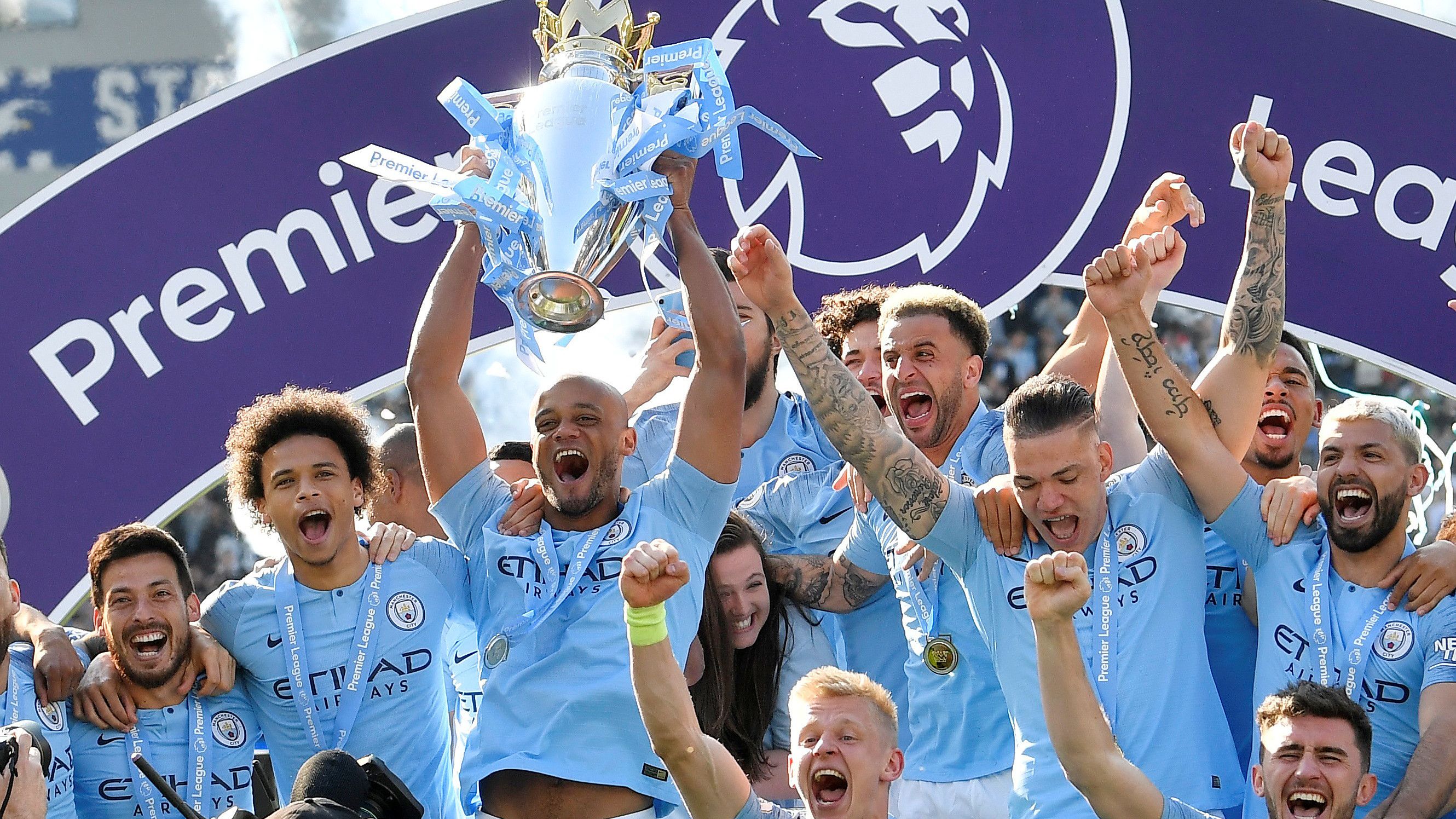 懂球帝足协杯冠军海报：国安是冠军！