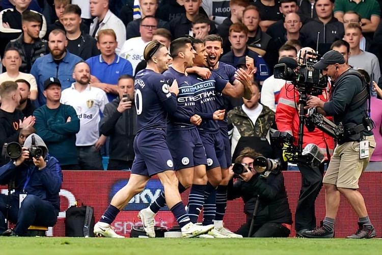 亚足联官网：上海海港卫冕中超冠军，却在亚洲赛场举步维艰