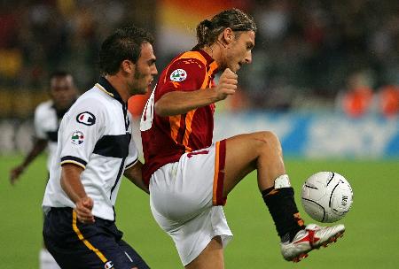 沪媒谈海港亚冠失利：并非不用心，伤病影响是无奈的现实（沪媒评海港亚冠出局：非态度问题，伤病困扰成无奈现实）