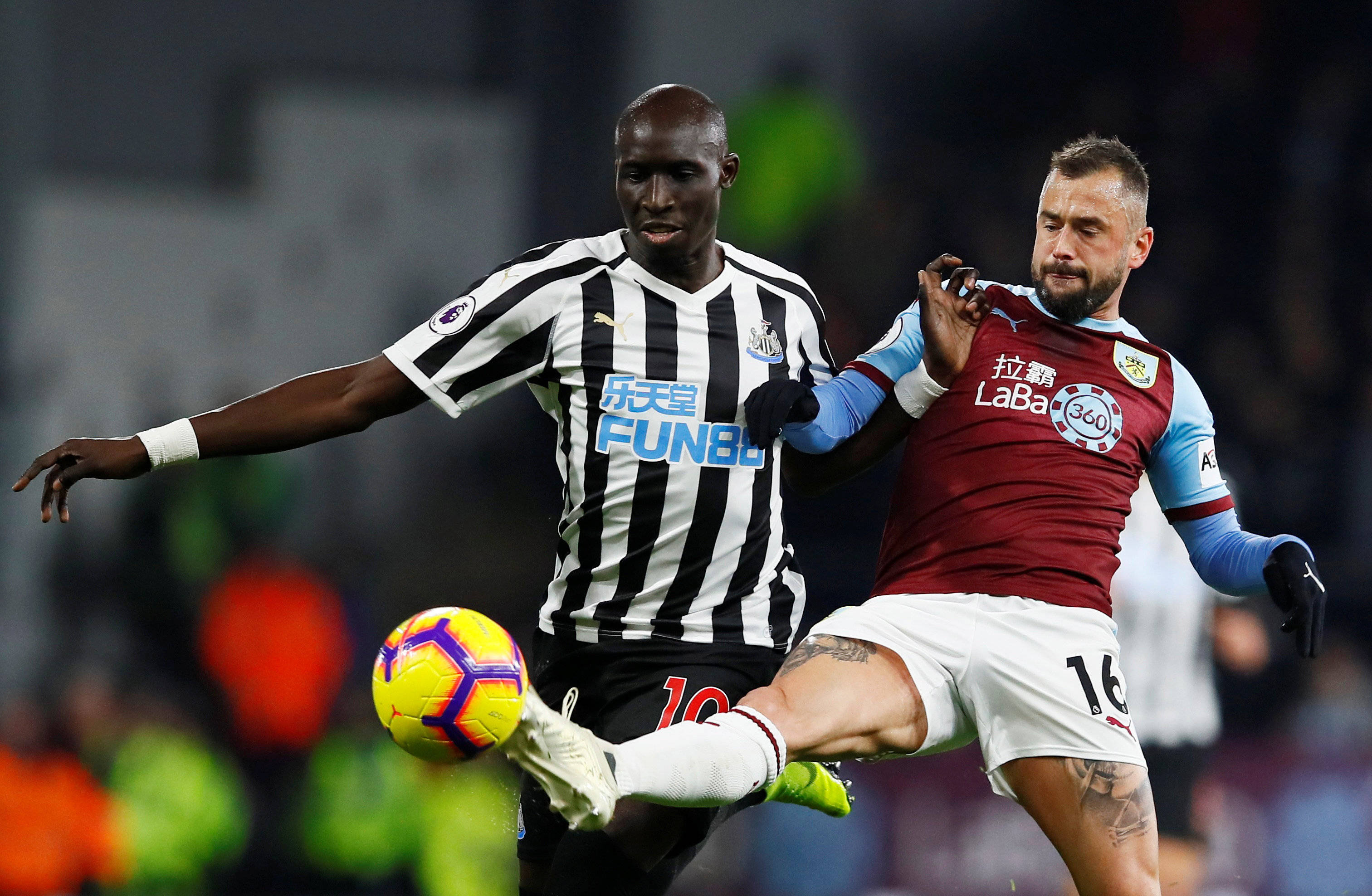 法媒：伤愈复出后难获信任，登贝莱与教练组关系变得紧张（法媒：复出难获信任，登贝莱与教练组关系日益紧张）