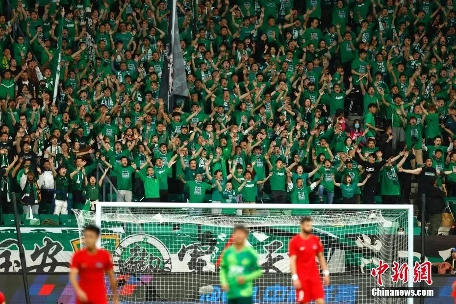 新卡牌大师？皇马本场主裁金特罗本赛季8场西甲出示8红44黄（卡牌大师驾到？执法皇马之战的金特罗本季8场西甲出示44黄8红）